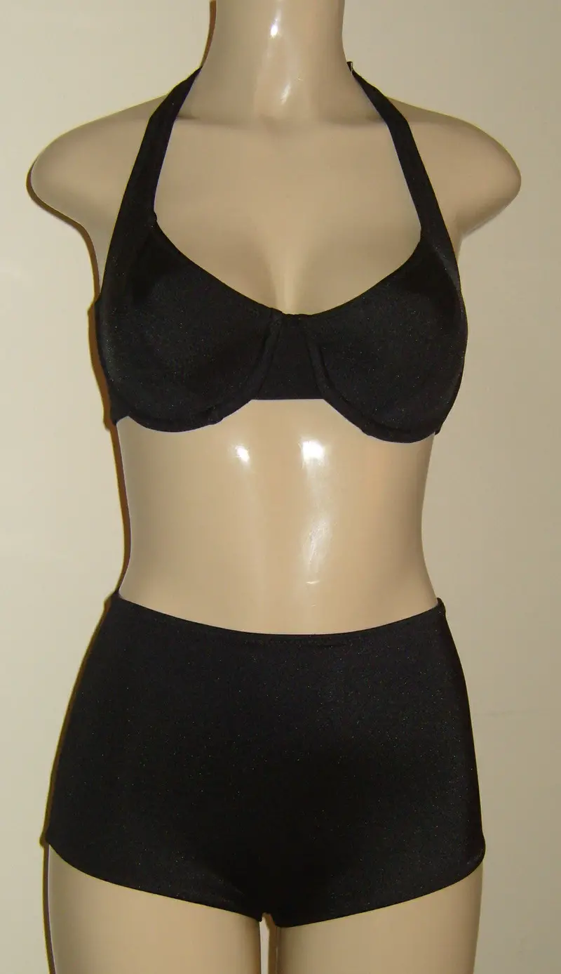 Elegant Halter Underwire Bikini Top with Retro Pin-Up Bottom