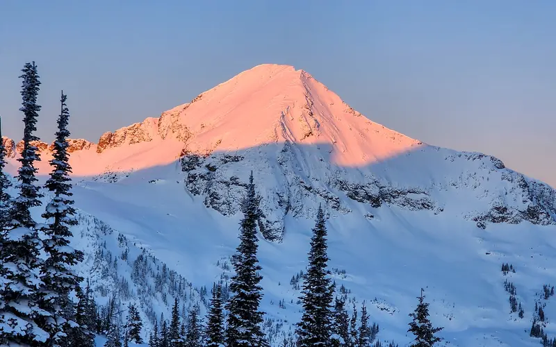 Hilda Hut: Alpine Backcountry Lodge Stay